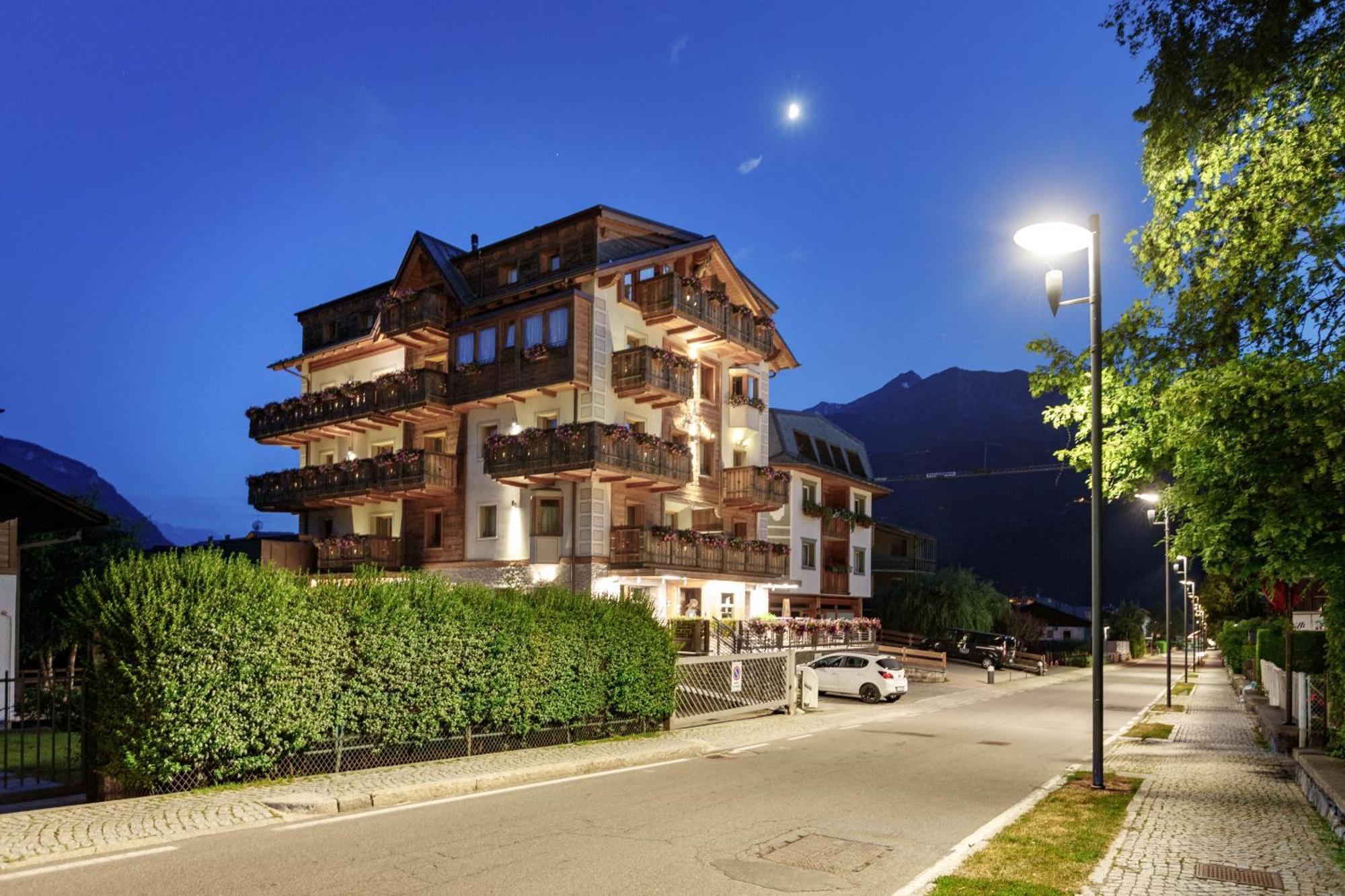 Hotel Sottovento Luxury Hospitality Bormio Esterno foto